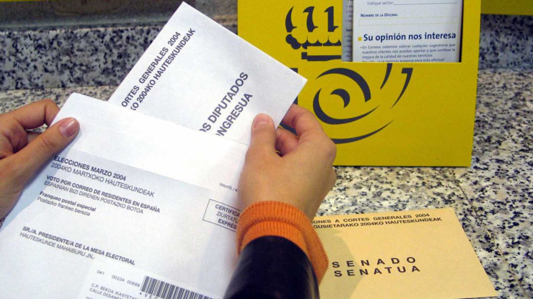 Se puede realizar en su página web mediante firma electrónica y se aceptarán como sistemas de identificación válidos los certificados de persona física reconocidos por el Ministerio de Industria y el DNI electrónico (DNI-e). Se puede realizar en su página web mediante firma electrónica y se aceptarán como sistemas de identificación válidos los certificados de persona física reconocidos por el Ministerio de Industria y el DNI electrónico (DNI-e).