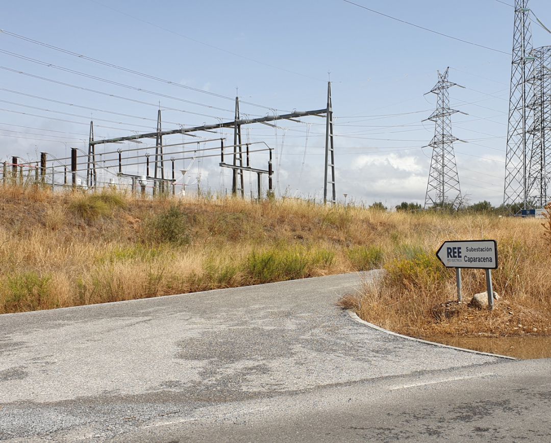 Subestación eléctrica de Caparacena, en Atarfe (Granada), uno de los puntos de los que parte la gran autopista eléctrica que unirá también Baza y Vera (Almería) Subestación eléctrica de Caparacena, en Atarfe (Granada), uno de los puntos de los que parte la gran autopista eléctrica que unirá también Baza y Vera (Almería)
