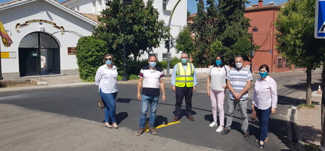 Jesús Estrella junto a responsables de los Ayuntamientos de la zona, visita uno de los pasos elevados construidos recientemente. Jesús Estrella junto a responsables de los Ayuntamientos de la zona, visita uno de los pasos elevados construidos recientemente.