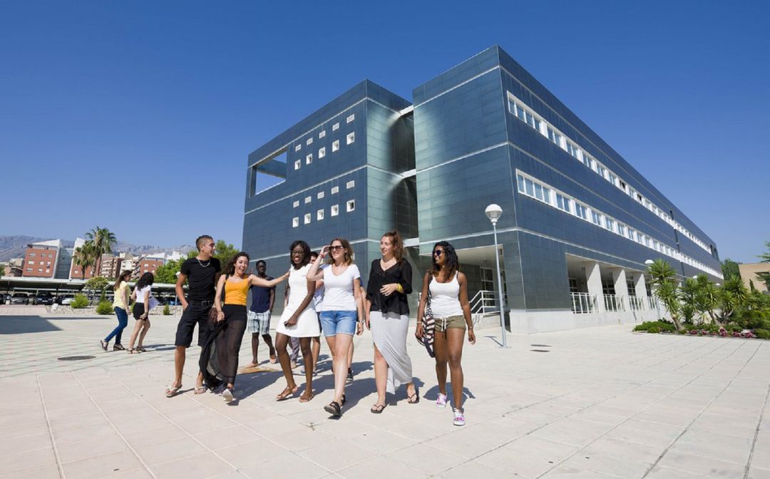 Habrá concentraciones en la Universidad de Jaén el próximo miércoles porque los sindicatos consideran inaceptables los recortes millonarios que pretende llevar a cabo la Junta de Andalucía Habrá concentraciones en la Universidad de Jaén el próximo miércoles porque los sindicatos consideran inaceptables los recortes millonarios que pretende llevar a cabo la Junta de Andalucía
