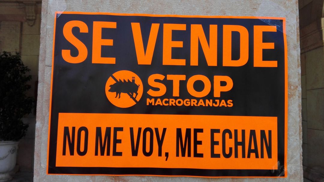 Cartel contra la instalación de macrogranjas porcinas en la provincia de Palencia Cartel contra la instalación de macrogranjas porcinas en la provincia de Palencia