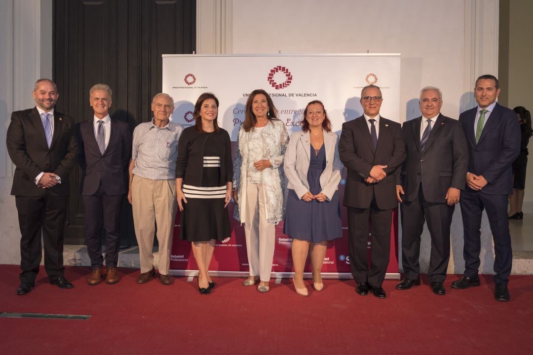 JUNTA DE GOBIERNO DE UNIÓN PROFESIONAL DE VALENCIA Y PREMIADOS EN LA GALA DE ENTREGA DE LOS PREMIOS A LA EXCELENCIA 2019 JUNTA DE GOBIERNO DE UNIÓN PROFESIONAL DE VALENCIA Y PREMIADOS EN LA GALA DE ENTREGA DE LOS PREMIOS A LA EXCELENCIA 2019