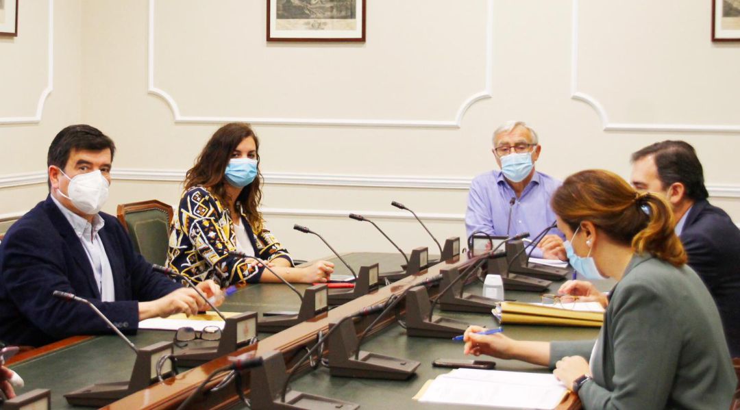 Los portavoces municipales se han reunido este lunes para discutir la propuesta de Ciudadanos para que comparezcan los exalcaldes de la ciudad en la comisión de reconstrucción Los portavoces municipales se han reunido este lunes para discutir la propuesta de Ciudadanos para que comparezcan los exalcaldes de la ciudad en la comisión de reconstrucción