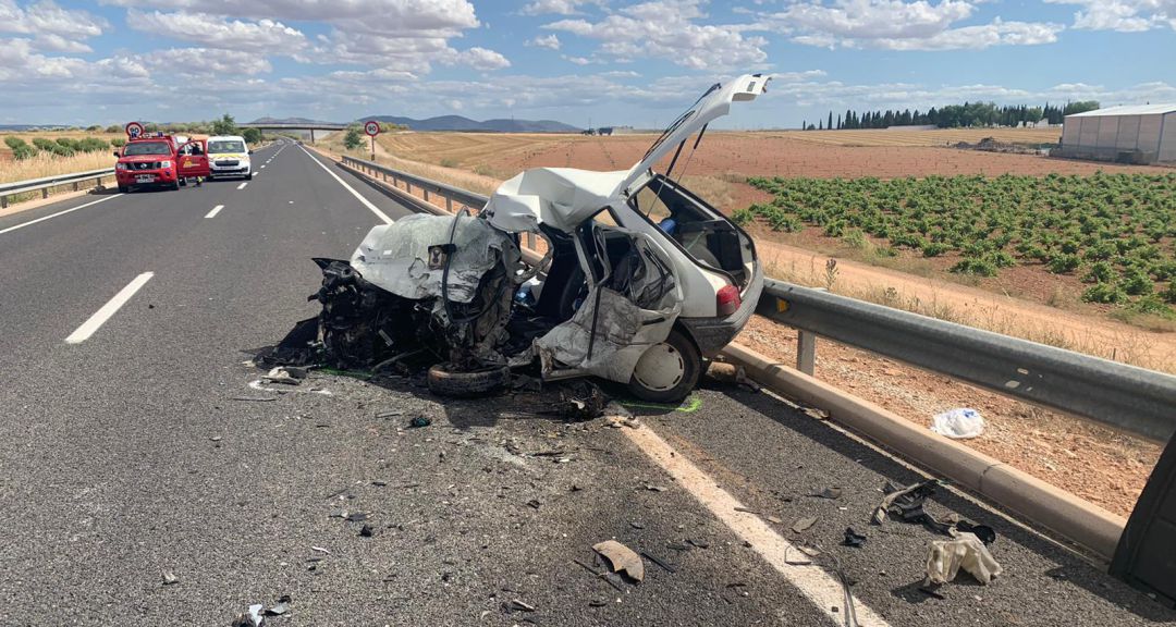 Un fallecido y cinco heridos de diversa gravedad, en un choque frontal entre dos turismos en la N-430 Un fallecido y cinco heridos de diversa gravedad, en un choque frontal entre dos turismos en la N-430