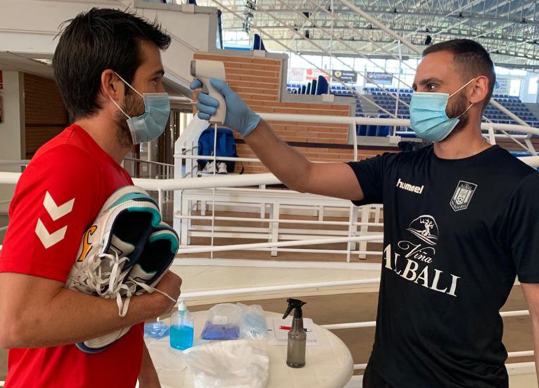 Las medidas de seguridad, previas al primer entrenamiento del Viña Albali Valdepeñas Las medidas de seguridad, previas al primer entrenamiento del Viña Albali Valdepeñas