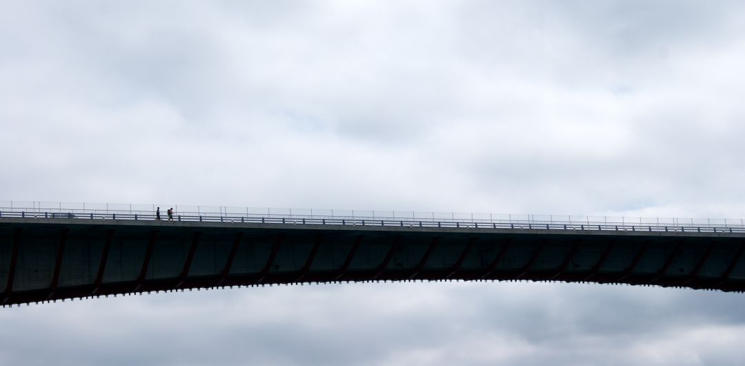Puente de Los Santos que une Asturias y Galicia. Puente de Los Santos que une Asturias y Galicia.