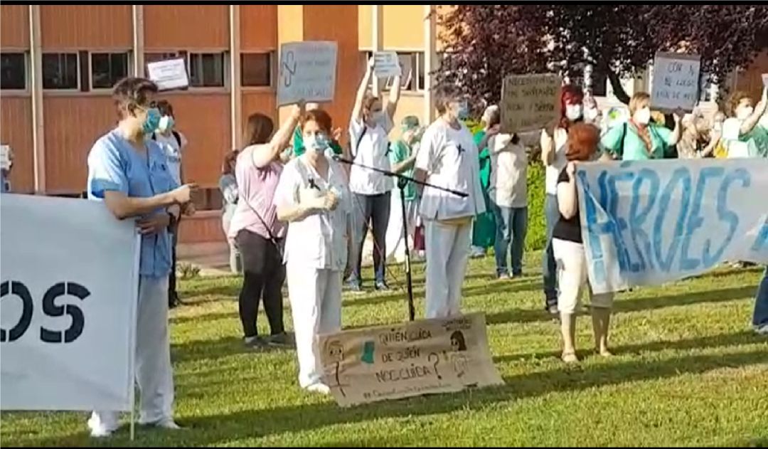 La plataforma convoca concentraciones cada lunes a las puertas del centro La plataforma convoca concentraciones cada lunes a las puertas del centro