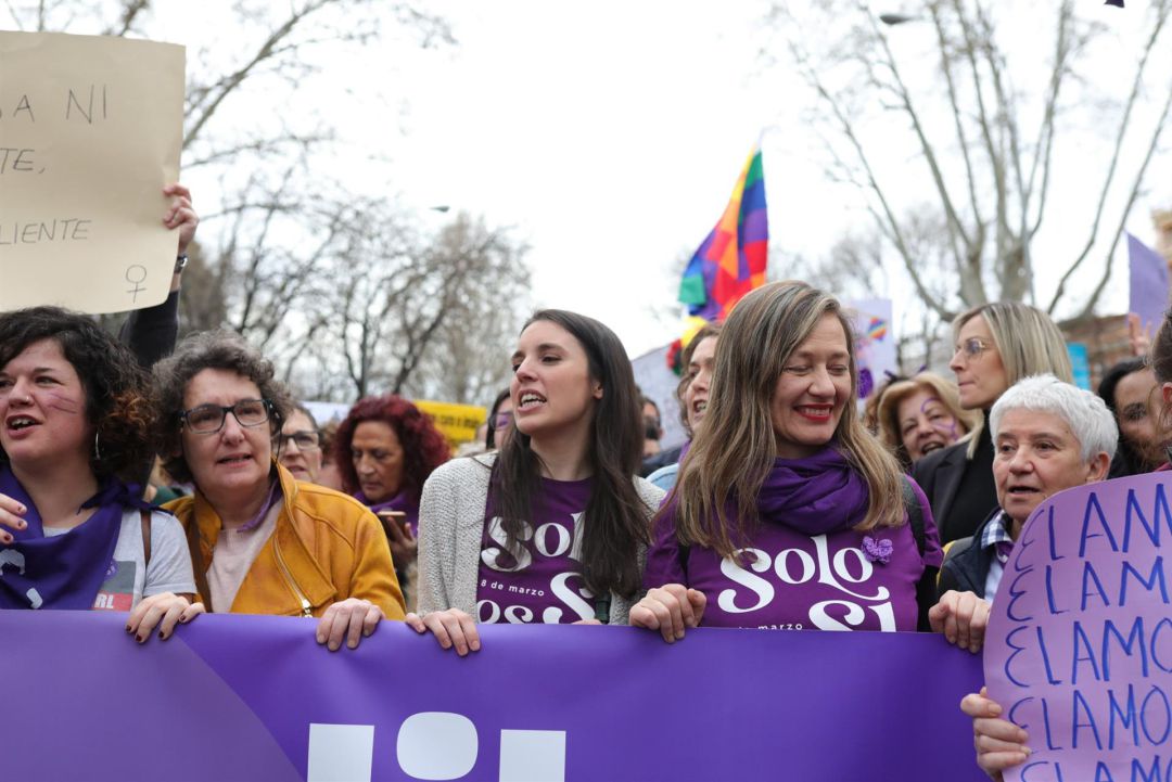 La ministra de Igualdad, Irene Montero (centro), en la manifestación del 8M (Día Internacional de la Mujer), en Madrid a 8 de marzo de 2020.
La ministra de Igualdad, Irene Montero (centro), en la manifestación del 8M (Día Internacional de la Mujer), en Madrid a 8 de marzo de 2020.