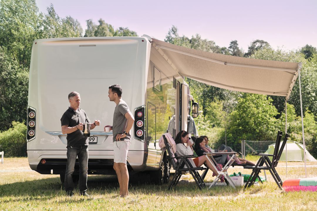 Turistas en una autocaravana Turistas en una autocaravana