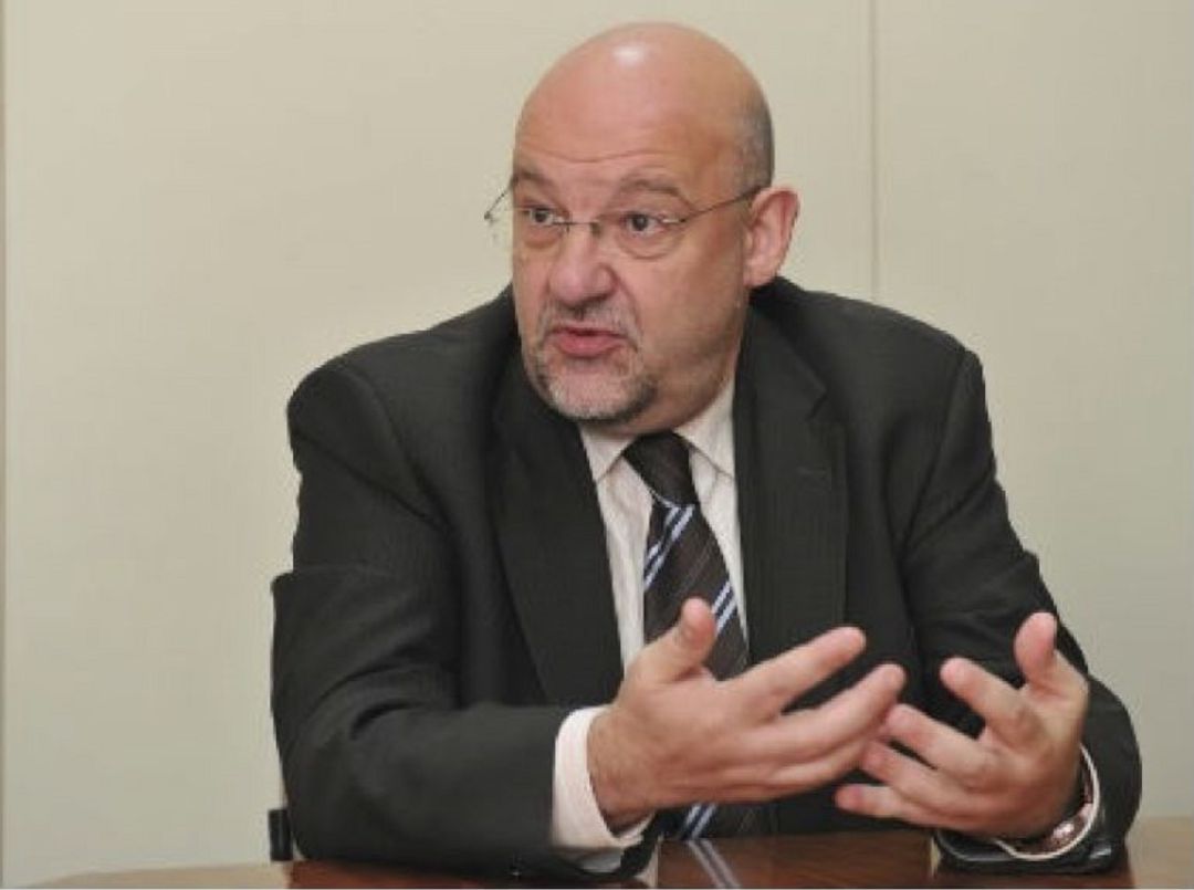Xoán Vázquez Mao, secretario xeral del Eixo Atlántico. Xoán Vázquez Mao, secretario xeral del Eixo Atlántico.
