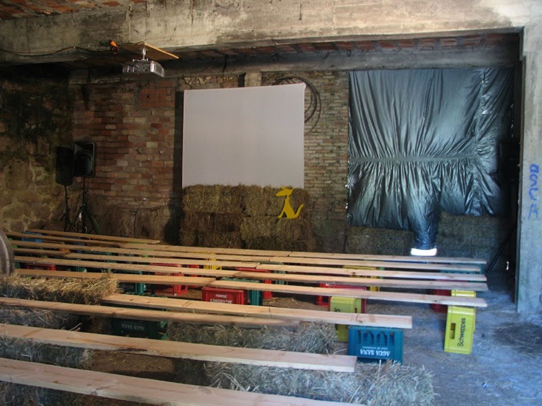 Imagen do Cuberto de Antonio convertido en sala de proyección durante el Festival de Cans Imagen do Cuberto de Antonio convertido en sala de proyección durante el Festival de Cans