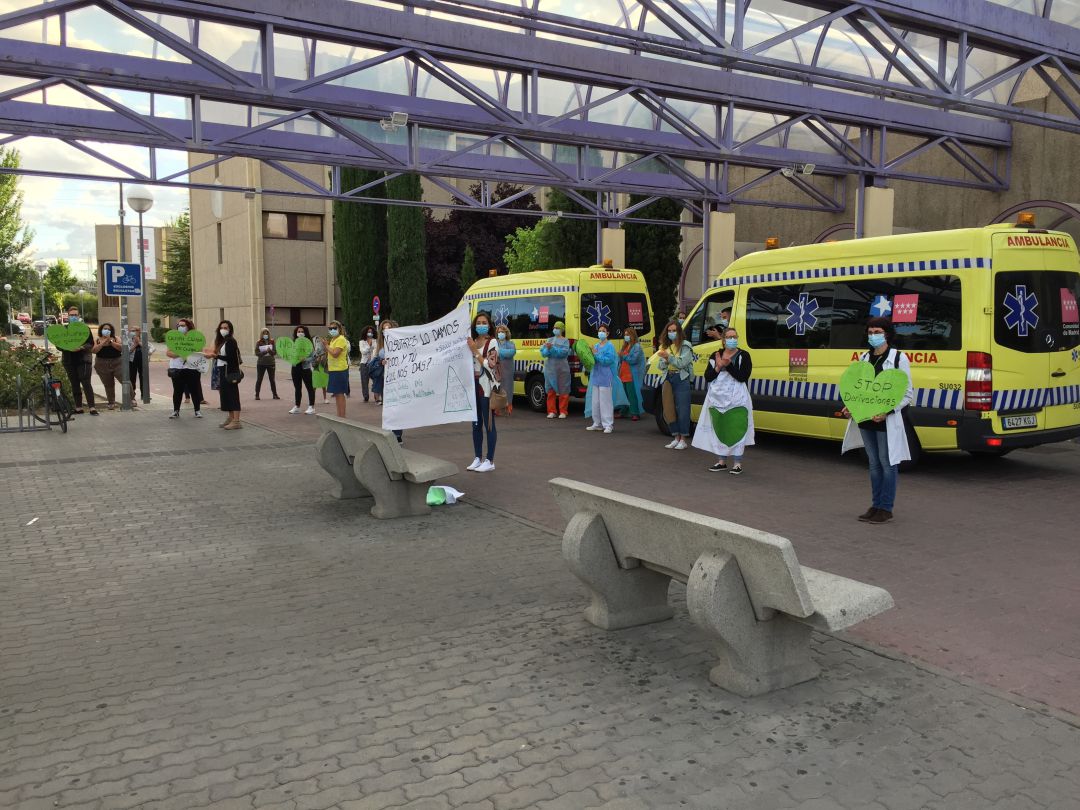 Imagen de la concentración este lunes frente al Hospital Universitario de Getafe Imagen de la concentración este lunes frente al Hospital Universitario de Getafe