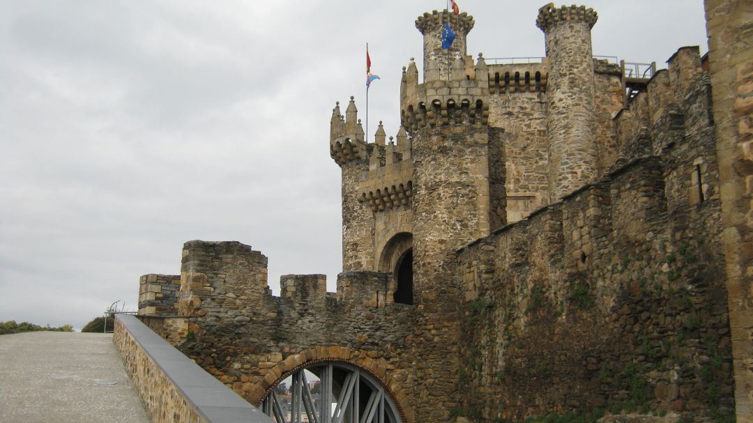 Acceso al castillo de los Templarios Acceso al castillo de los Templarios