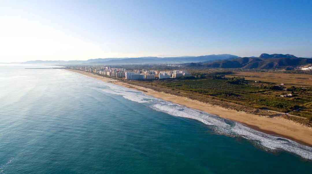 Panorámica de la playa Nord y la de l'Auir en Gandia Panorámica de la playa Nord y la de l'Auir en Gandia