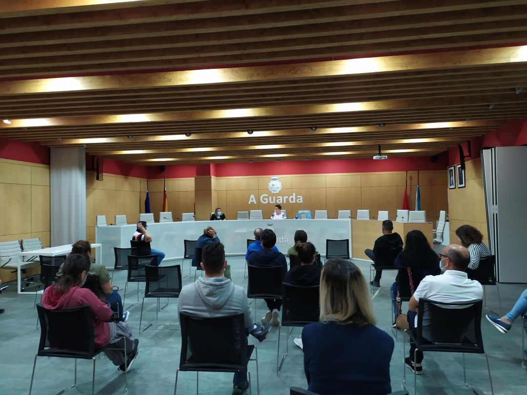 Las concejales de Desenvolvemento Local y Turismo de A Guarda reunidas con representantes de la hostelería. Las concejales de Desenvolvemento Local y Turismo de A Guarda reunidas con representantes de la hostelería.