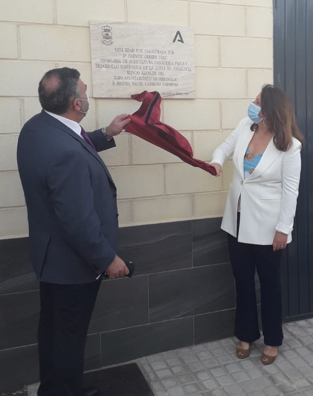 Inauguración de la EDAR de Arjonilla por parte del alcalde de la localidad y la consejera de Agricultura. Inauguración de la EDAR de Arjonilla por parte del alcalde de la localidad y la consejera de Agricultura.