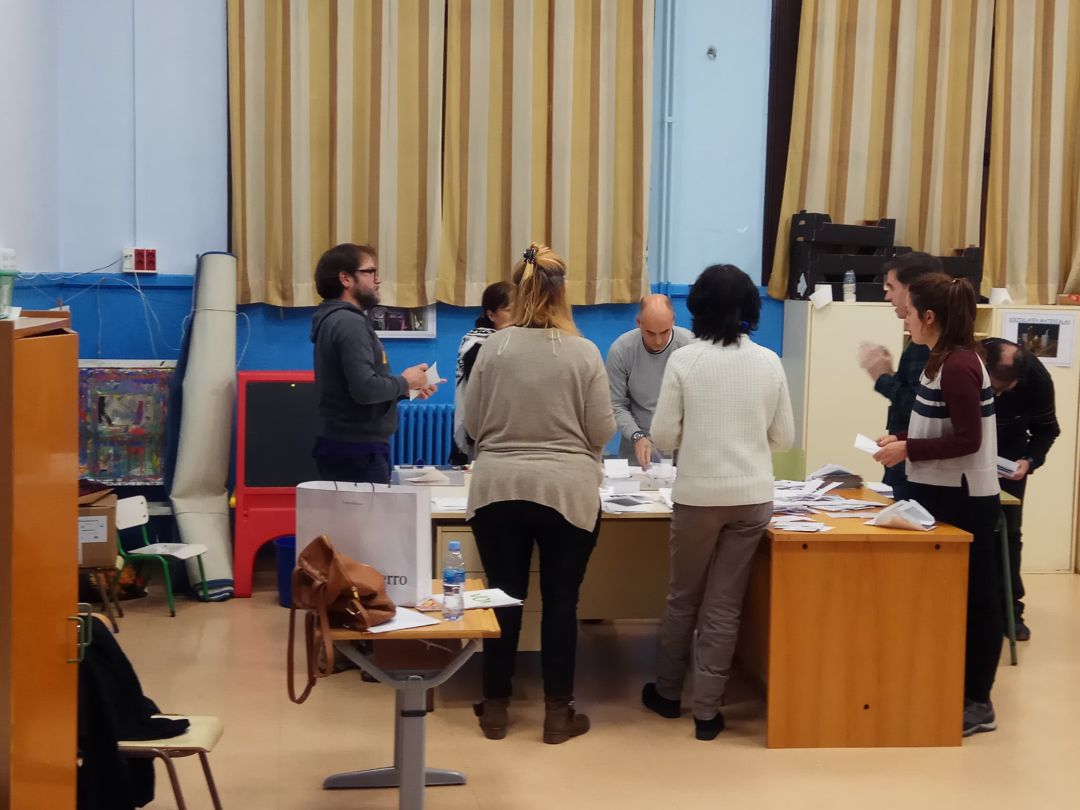 Recuento en una mesa electoral en Bilbao Recuento en una mesa electoral en Bilbao