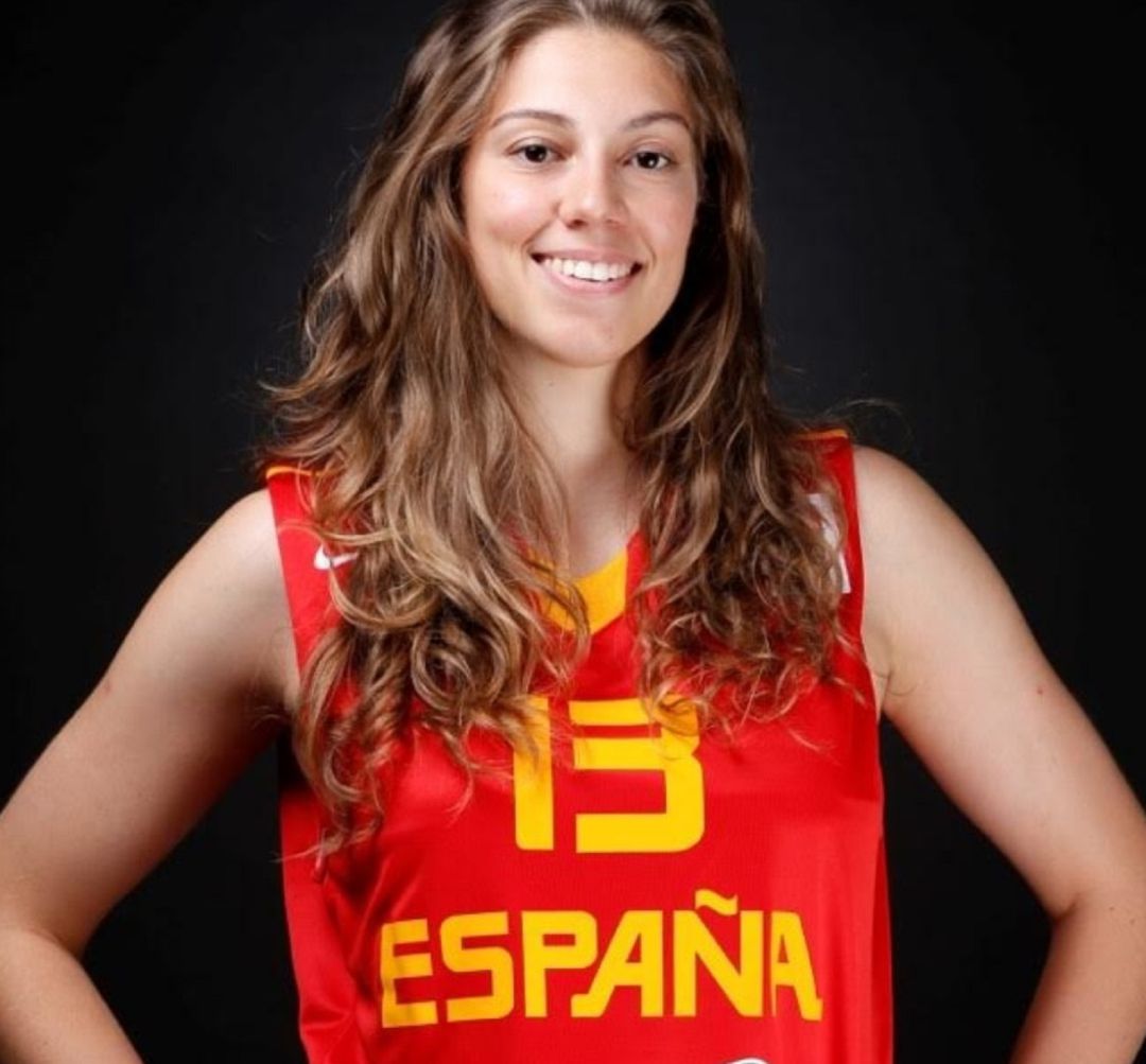 Ana Carlota, con la camiseta de la selección nacional Ana Carlota, con la camiseta de la selección nacional