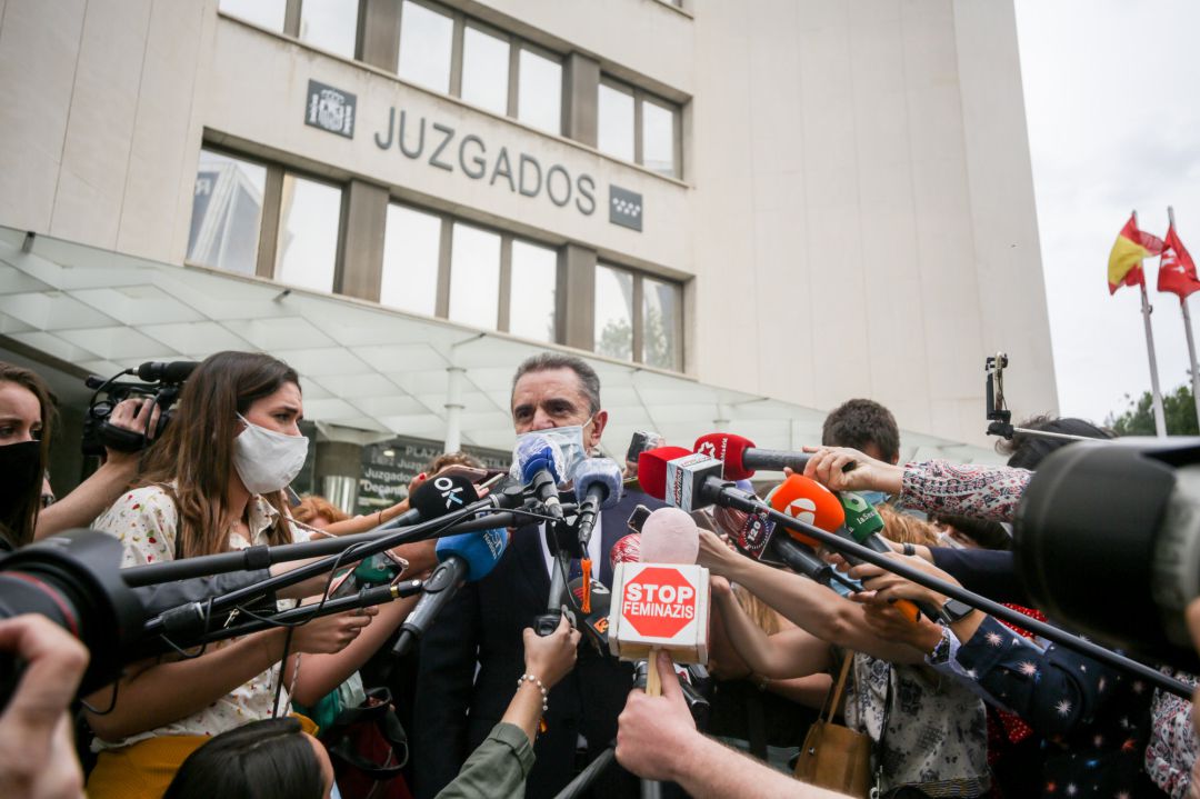 El delegado del Gobierno en Madrid, José Manuel Franco, atiende a los medios de comunicación a su salida tras declarar ante la juez de Madrid, Carmen Rodríguez-Medel, como investigado por un delito de prevaricación por permitir concentraci El delegado del Gobierno en Madrid, José Manuel Franco, atiende a los medios de comunicación a su salida tras declarar ante la juez de Madrid, Carmen Rodríguez-Medel, como investigado por un delito de prevaricación por permitir concentraci