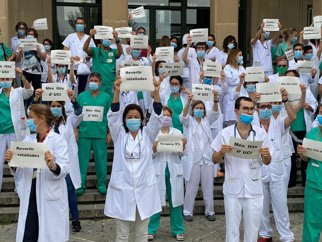 Profesionales sanitarios protestan a las puertas del Hospital Josep Trueta de Giron Profesionales sanitarios protestan a las puertas del Hospital Josep Trueta de Giron
