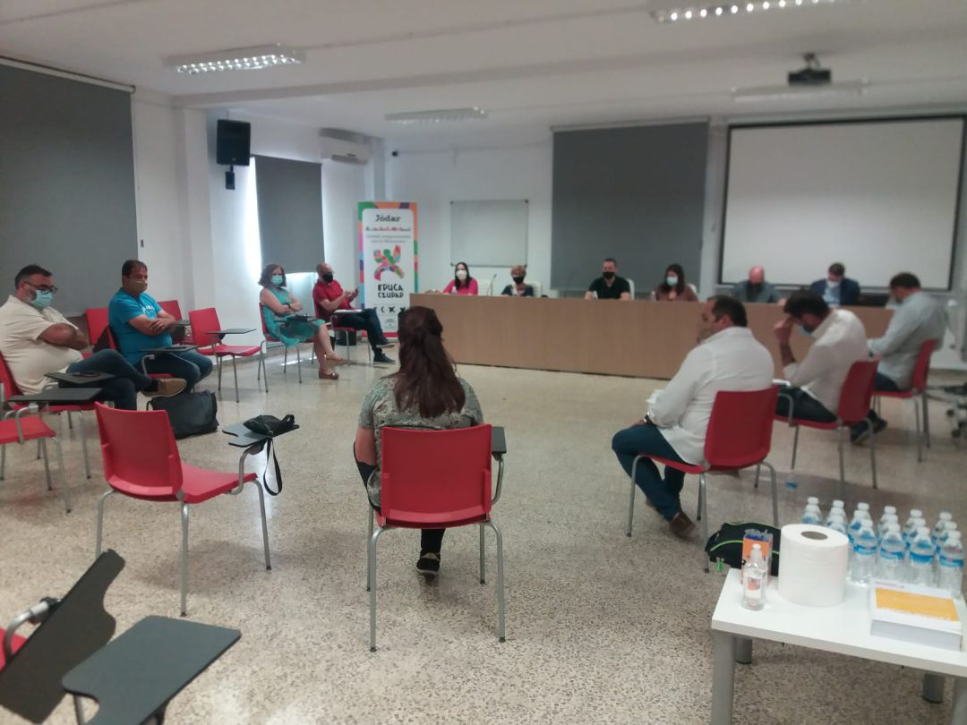 La sesión del Pleno Municipal se celebró en la Sala de Conferencias de la Casa de la Juventud La sesión del Pleno Municipal se celebró en la Sala de Conferencias de la Casa de la Juventud