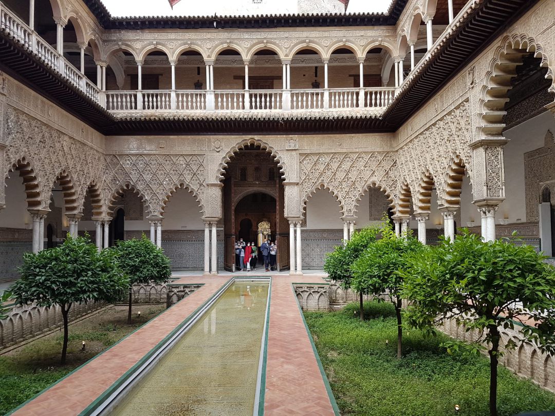 El delegado de turismo ha abierto simbólicamente una de las puertas del patio de las Doncellas del Alcázar El delegado de turismo ha abierto simbólicamente una de las puertas del patio de las Doncellas del Alcázar