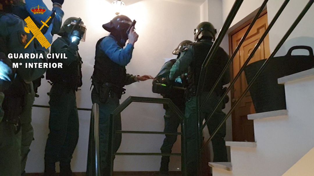 La Guardia Civil, en plena Operación ‘Faire’ donde se han producido siete detenciones y se investiga a otras cuatro personas más
La Guardia Civil, en plena Operación ‘Faire’ donde se han producido siete detenciones y se investiga a otras cuatro personas más