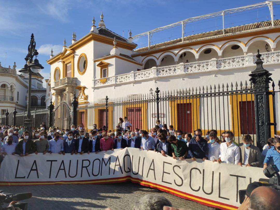 La marcha en defensa de la fiesta de los toros ha arrancado junto a la Real Maestranza La marcha en defensa de la fiesta de los toros ha arrancado junto a la Real Maestranza