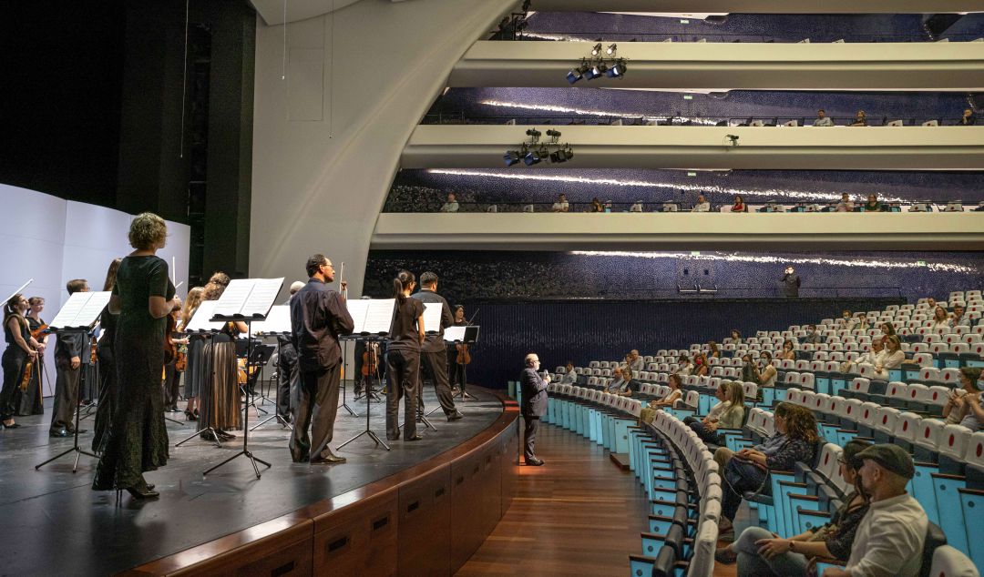 El Palau de les Arts de València reabrió este viernes y dedicó un minuto de silencio a los fallecidos por el coronavirus El Palau de les Arts de València reabrió este viernes y dedicó un minuto de silencio a los fallecidos por el coronavirus