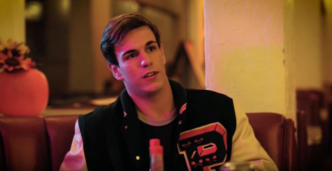 Alex Sorian Brown en un fotograma de 'Break Free', un cortometraje que el actor conquense rodó con Andrew Creer, actor que podemos ver en la serie 'You' de Netflix y en 'Arma Letal'. Alex Sorian Brown en un fotograma de 'Break Free', un cortometraje que el actor conquense rodó con Andrew Creer, actor que podemos ver en la serie 'You' de Netflix y en 'Arma Letal'.