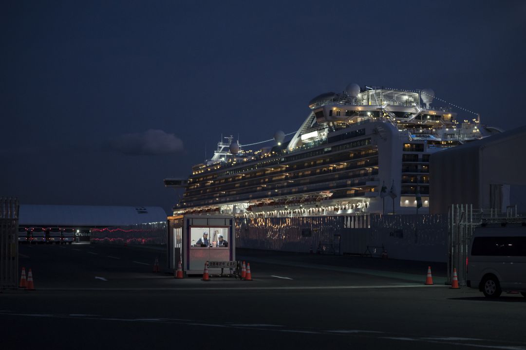 El crucero 'Diamond Princess' –en cuarentena– atracado en el muelle de Daikoku el 19 de febrero de 2020 en Yokohama, Japón El crucero 'Diamond Princess' –en cuarentena– atracado en el muelle de Daikoku el 19 de febrero de 2020 en Yokohama, Japón