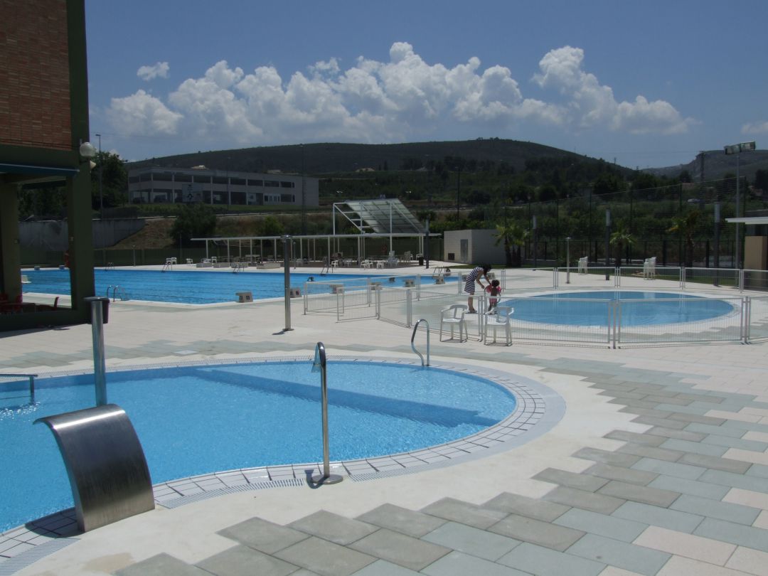 Imatge d'arxiu de la zona de piscina d'Ontinyent Imatge d'arxiu de la zona de piscina d'Ontinyent