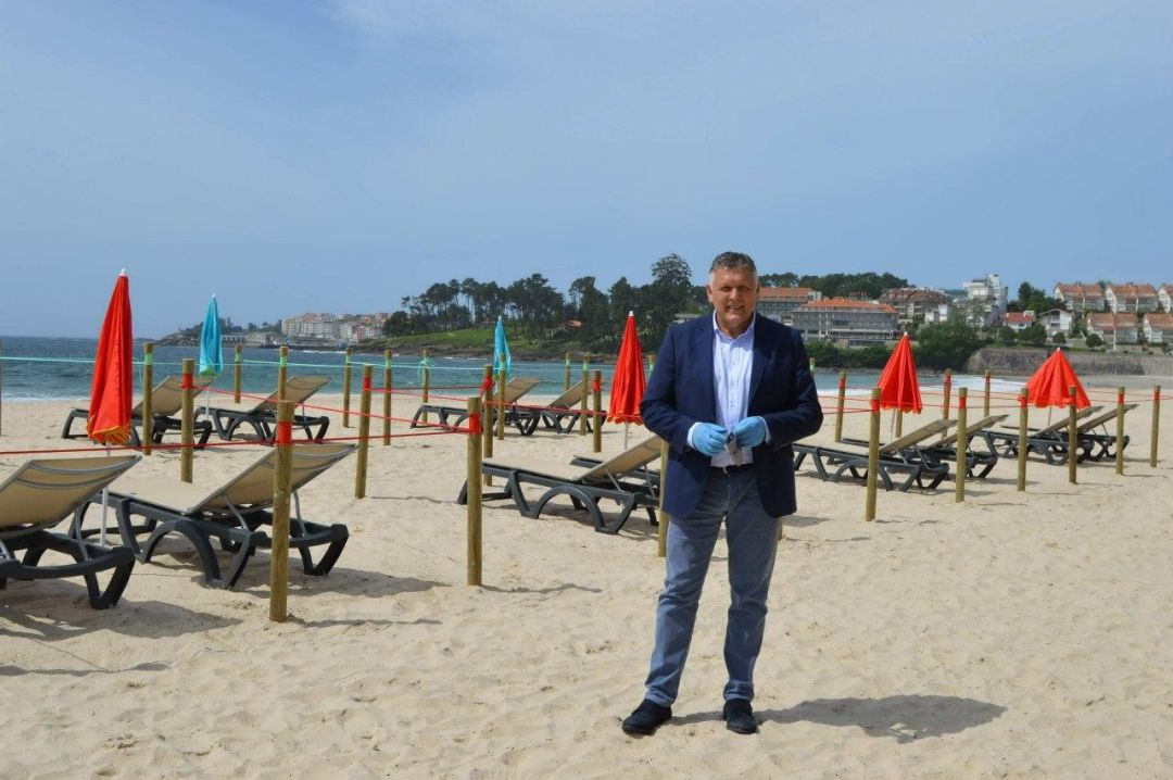 Telmo Martín en la playa de Silgar Telmo Martín en la playa de Silgar