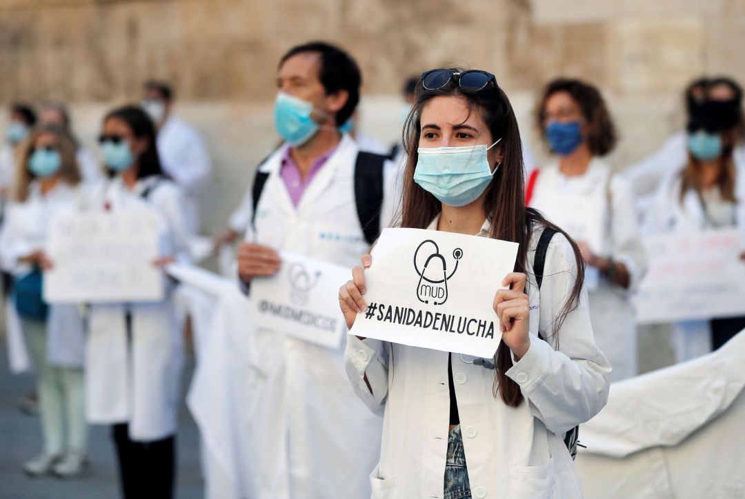Los sanitarios, concentrados para reivindicar sus derechos. Los sanitarios, concentrados para reivindicar sus derechos.