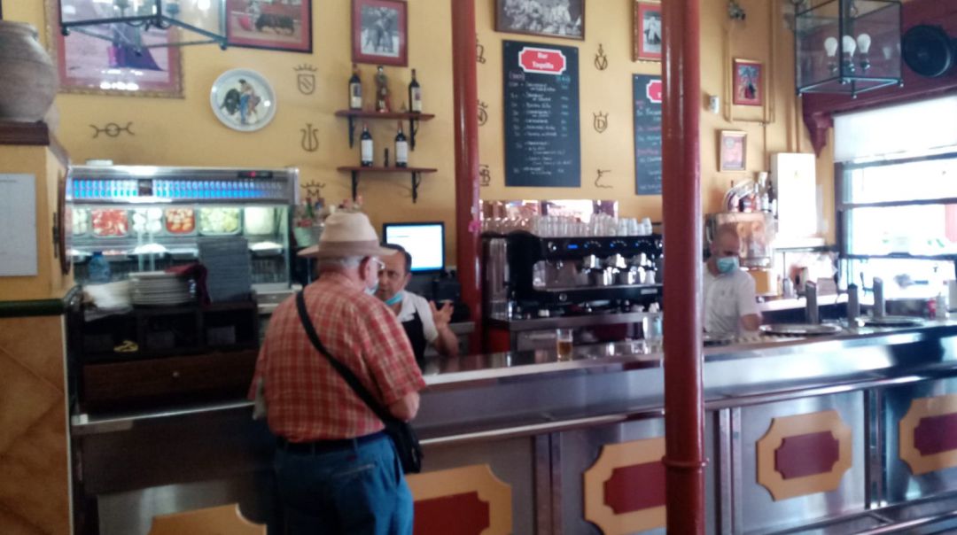 Los clientes ya han podido disfrutar esta mañana de las delicias del Bar Taquilla Los clientes ya han podido disfrutar esta mañana de las delicias del Bar Taquilla