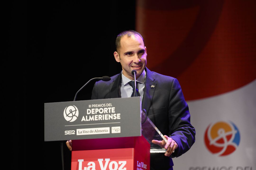 Sebas Fernández quiere presidir el balonmano andaluz. Sebas Fernández quiere presidir el balonmano andaluz.