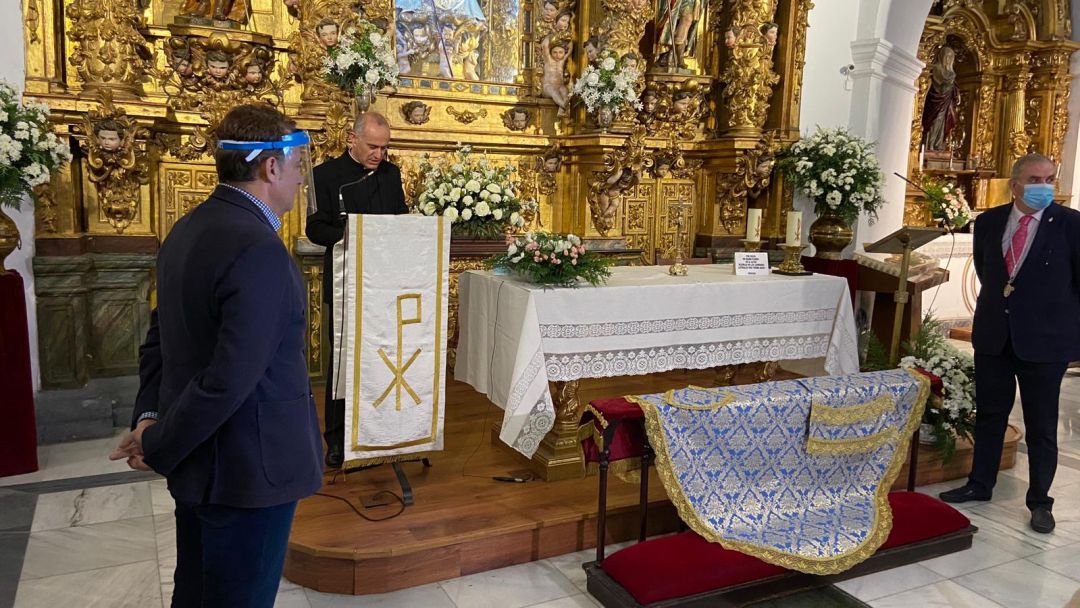 Acto de bendición del nuevo manto de la Virgen de la Montaña Acto de bendición del nuevo manto de la Virgen de la Montaña