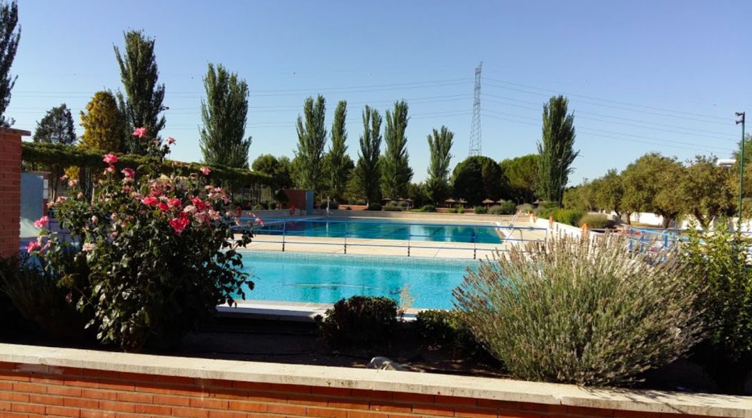 Piscinas del Polideportivo Municipal de Camarma de Esteruelas Piscinas del Polideportivo Municipal de Camarma de Esteruelas