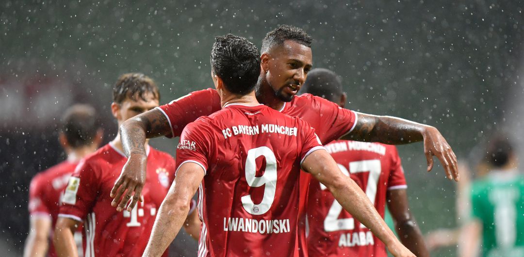 Los jugadores del Bayern celebran el gol de Lewandowski que le dio el título al Bayern Los jugadores del Bayern celebran el gol de Lewandowski que le dio el título al Bayern