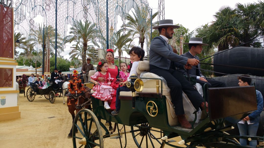 Un coche de caballos en el parque González Hontoria Un coche de caballos en el parque González Hontoria