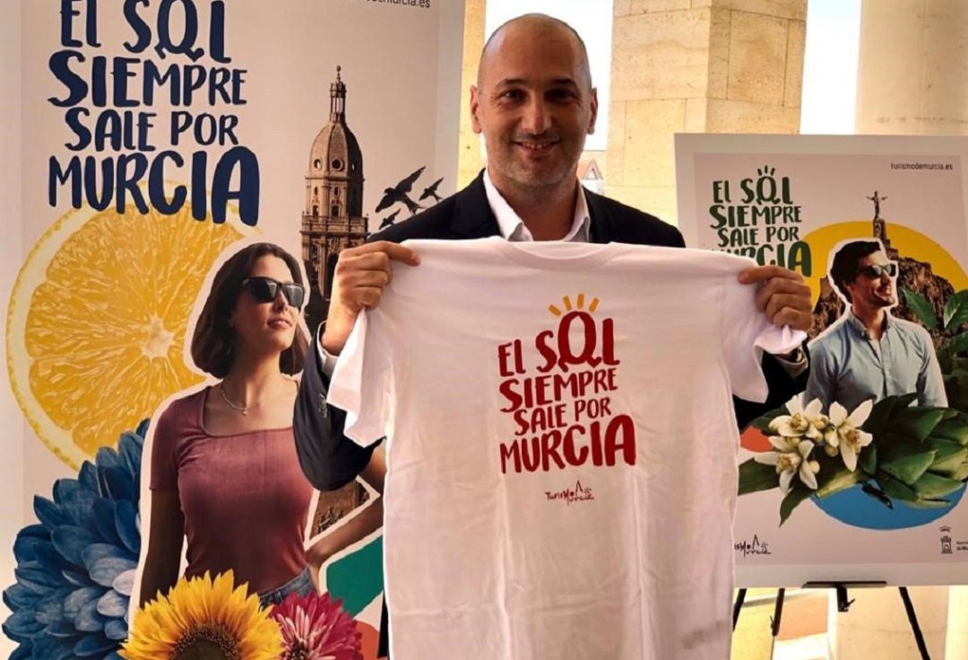 El concejal de Empleo, Promoción Económica y Turismo del Ayuntamiento de la capital, Pedro García Rex, presenta la campaña 'El Sol siempre sale por Murcia' El concejal de Empleo, Promoción Económica y Turismo del Ayuntamiento de la capital, Pedro García Rex, presenta la campaña 'El Sol siempre sale por Murcia'