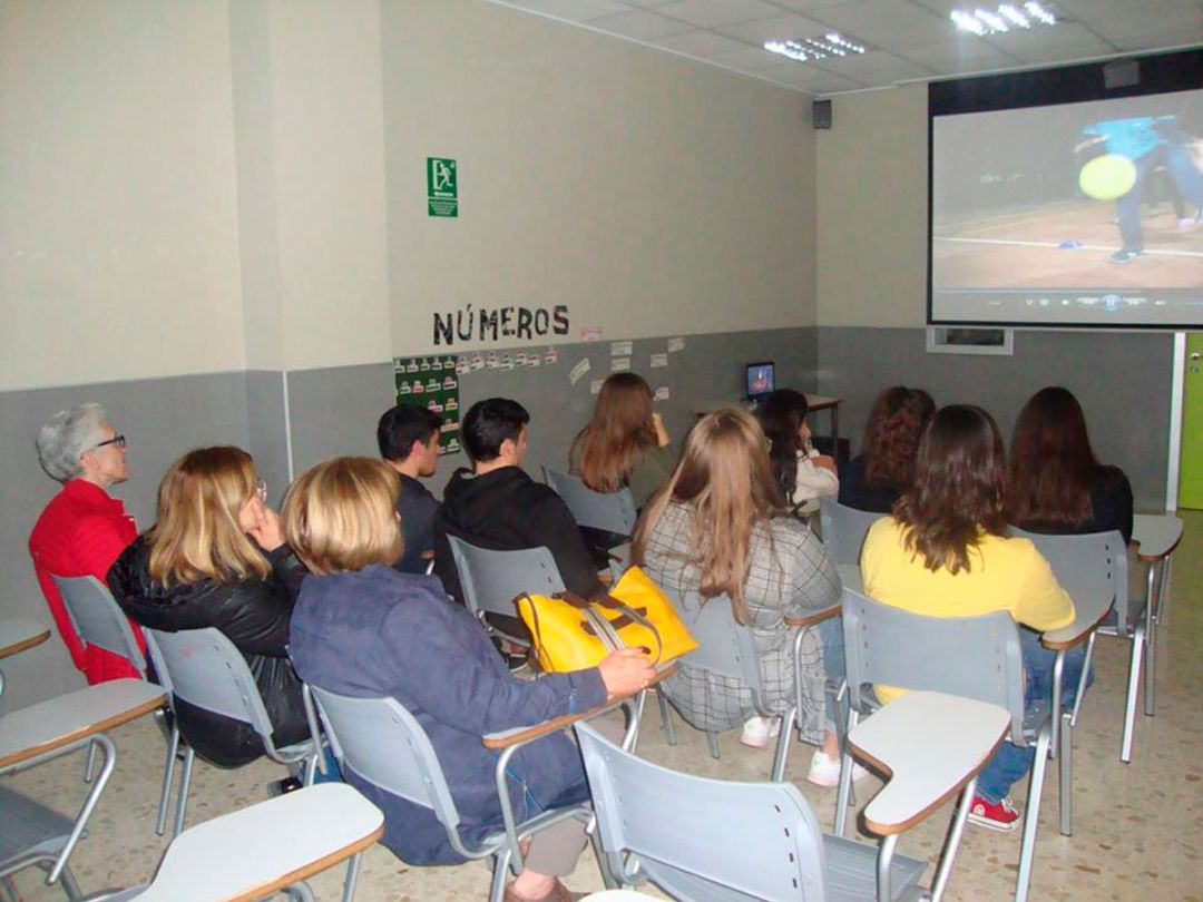 Foto d'arxiu de Càritas presentant un dels seus projectes Foto d'arxiu de Càritas presentant un dels seus projectes