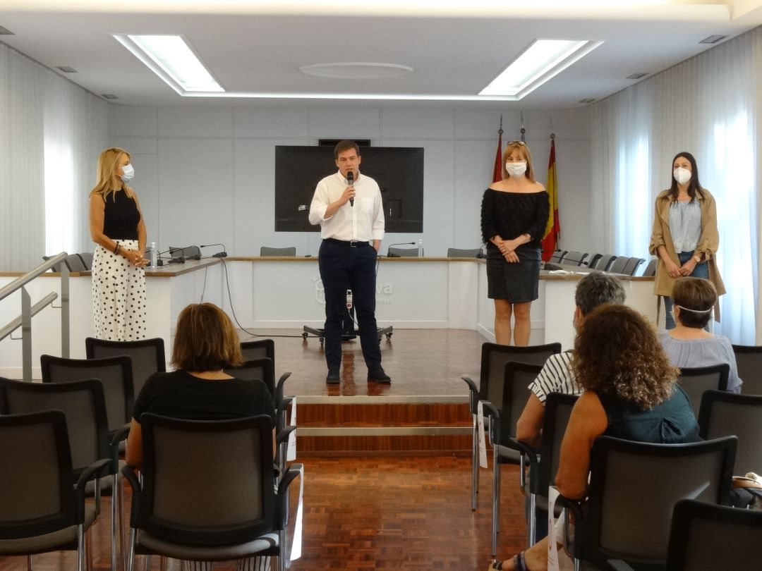 Recepción a las primeras siete trabajadoras Recepción a las primeras siete trabajadoras