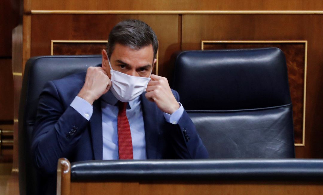 El presidente del Gobierno, Pedro Sánchez, al inicio de la última sesión de control al Ejecutivo bajo el estado de alarma que se celebra este miércoles en el Congreso. El presidente del Gobierno, Pedro Sánchez, al inicio de la última sesión de control al Ejecutivo bajo el estado de alarma que se celebra este miércoles en el Congreso.