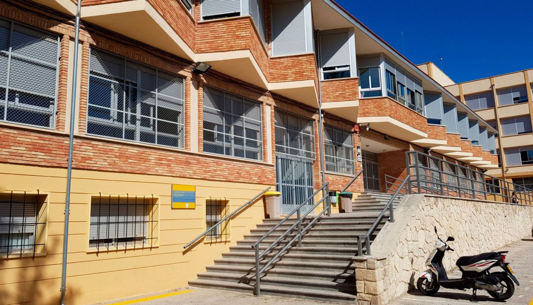 Imagen de la entrada al histórico centro educativo Imagen de la entrada al histórico centro educativo