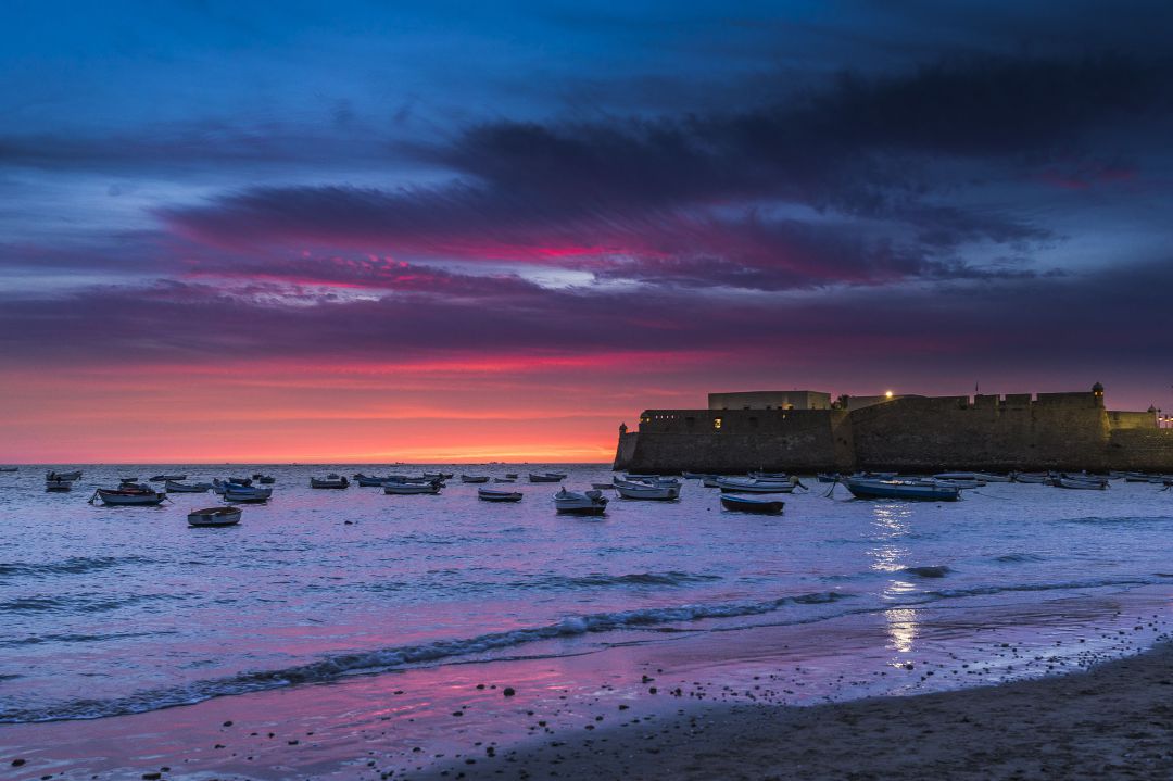 La playa de La Caleta, al atardecer La playa de La Caleta, al atardecer