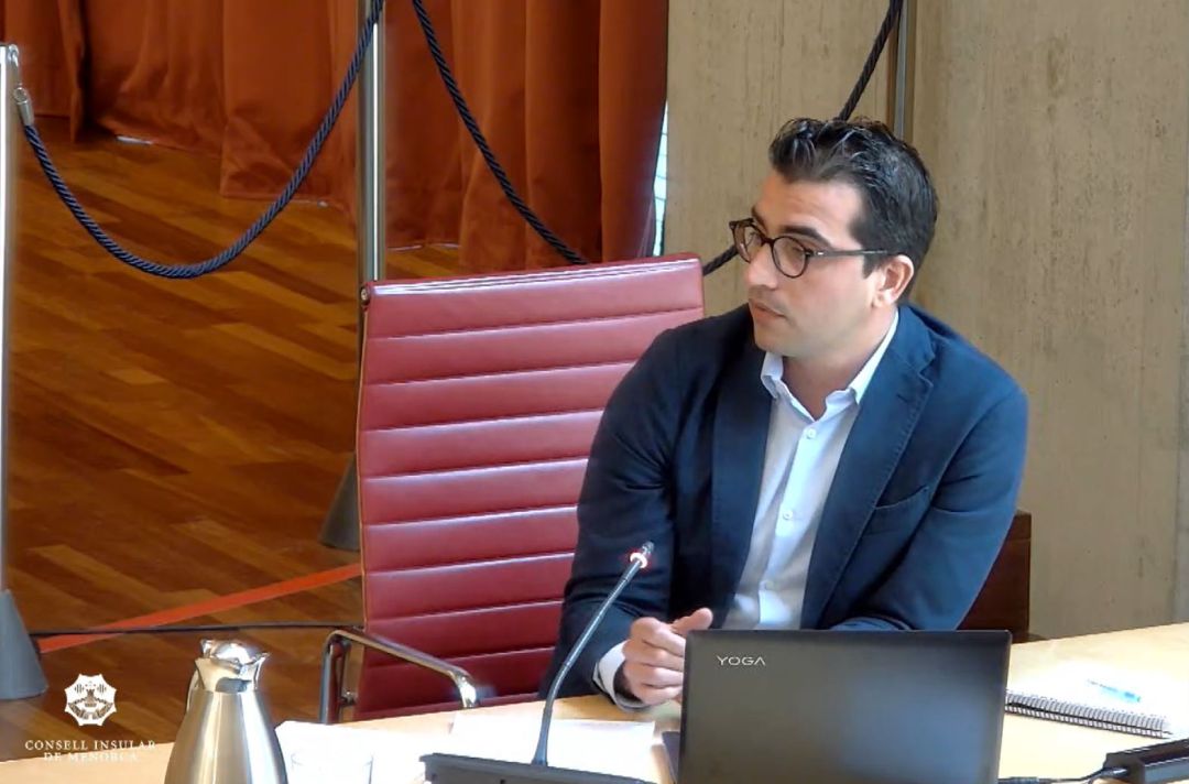 Miquel Company va tranquilitzar al PP i a l'Ajuntament d'Alaior amb el tema de les desclassificacions de terrenys. Miquel Company va tranquilitzar al PP i a l'Ajuntament d'Alaior amb el tema de les desclassificacions de terrenys.