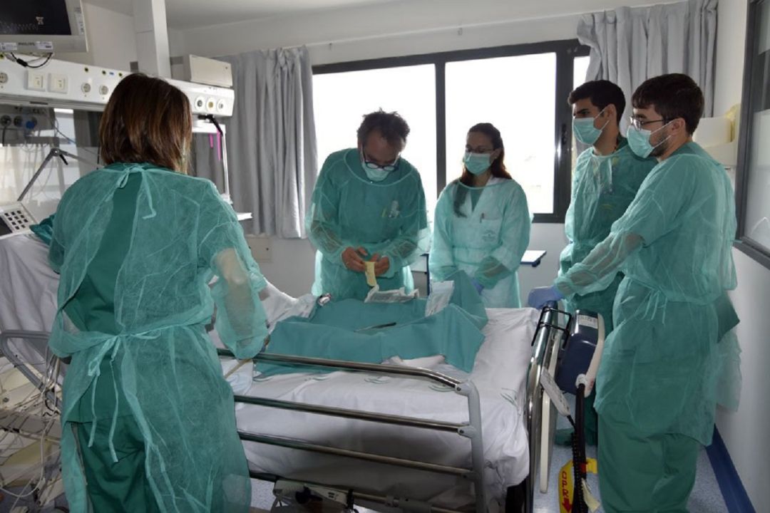 Los sanitarios siguen expuestos al virus. Los sanitarios siguen expuestos al virus.