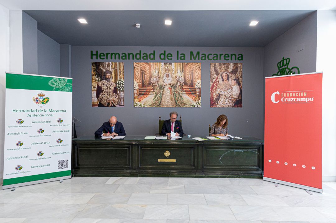 De izquierda a derecha, Ignacio Cunillé, José Antonio Fernández Cabrero y Regla Bejarano De izquierda a derecha, Ignacio Cunillé, José Antonio Fernández Cabrero y Regla Bejarano
