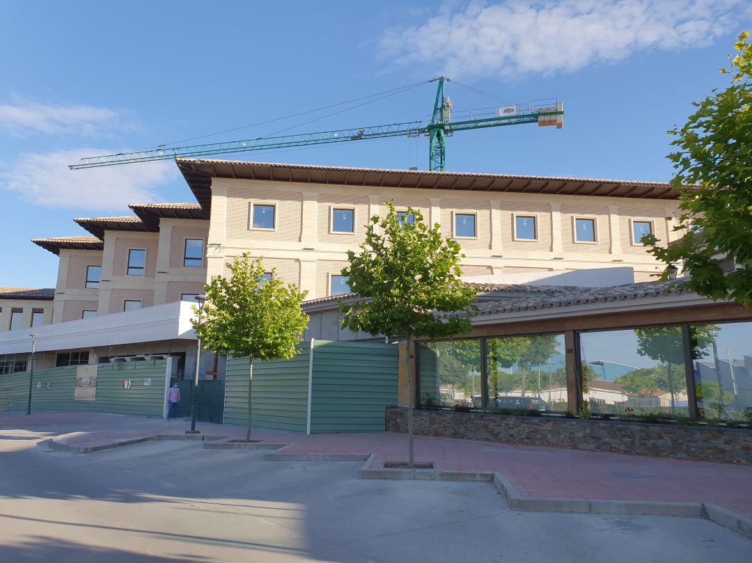 Fachada del edificio aún en obras. Fachada del edificio aún en obras.